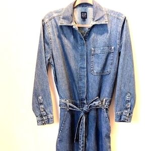 Gap Jumpsuit Super Cute and Comfy Denim Size 4